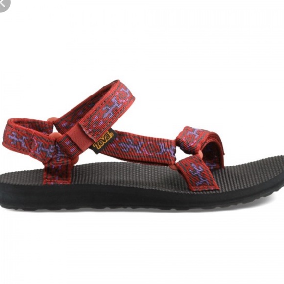 teva lizard sandals